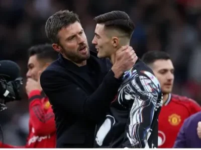 Sesko ‘nổ súng’ phút 90+4, Carrick bật khóc vì người hùng MU đưa Quỷ đỏ vào top 4