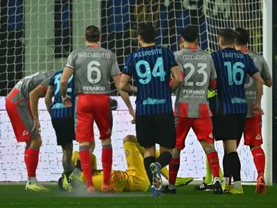 CĐV Inter Milan gặp họa: Mất ngón tay sau khi ném pháo hoa suýt giết thủ môn Indonesia