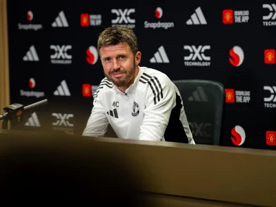 Carrick cảnh báo MU trước trận gặp Tottenham: ‘Giữ đôi chân trên mặt đất, không được tự mãn!’