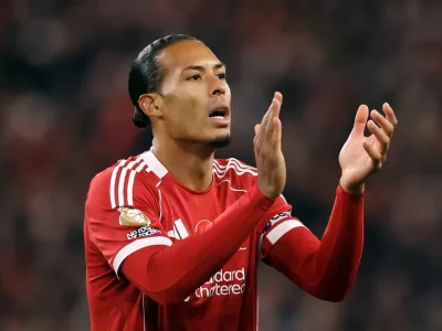 Van Dijk nổi giận với Rooney: ‘Cựu danh thủ đừng dùng chỉ trích để câu view, hãy bảo vệ cầu thủ trẻ!’