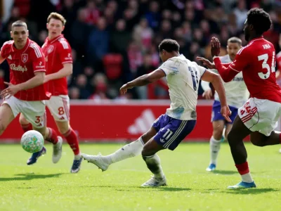 Kịch Tính Đỉnh Cao: Nottingham Forest Cầm Hòa Aston Villa Trong Trận Đấu Nghẹt Thở