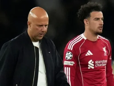 Carragher ‘bóc trần’ sai lầm chiến thuật của Arne Slot khiến Liverpool thảm bại trước PSG