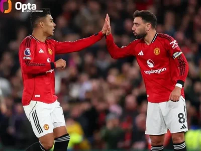 Sốc: Bruno Fernandes – Casemiro lập kỷ lục Premier League, nhưng MU vẫn thua thảm trước Leeds