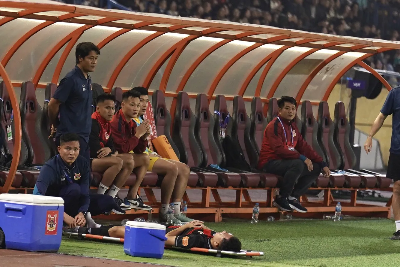 Thái Sơn dính chấn thương ngay trong trận ra mắt CLB Ninh Bình 1