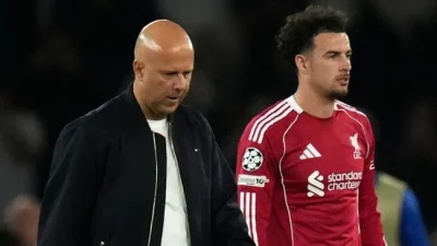 Carragher 'bóc trần' sai lầm chiến thuật của Arne Slot khiến Liverpool thảm bại trước PSG 1