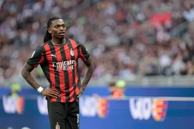 Di Canio nổi giận: 'Leao lười biếng, mải mê thời trang hơn bóng đá, Milan sẵn sàng bán!' 1